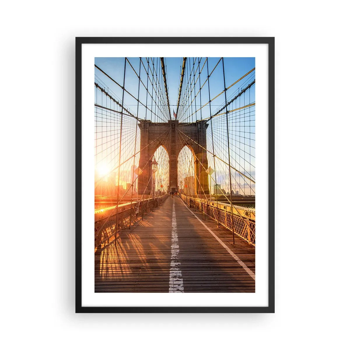 Affisch i svart ram - Brooklynbron upplyst av den uppgående solens strålar - 50x70cm - På guldbron - Modern väggdekoration för vardagsrum och sovrum ARTTOR