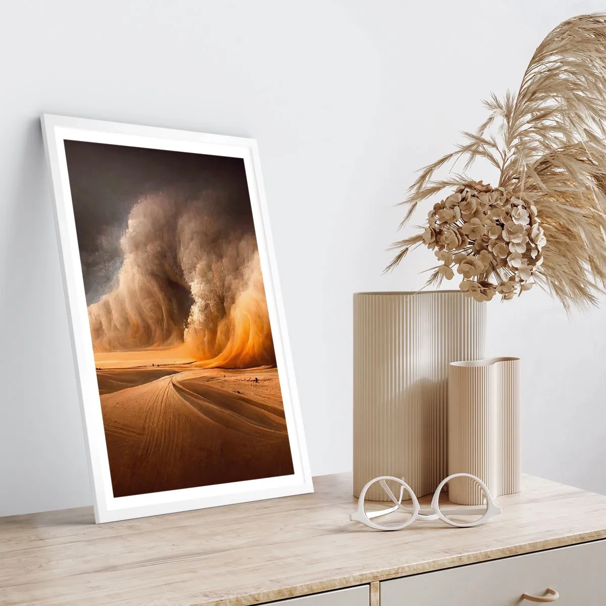Affisch i vit ram - Öknens vrede - 50x70 cm