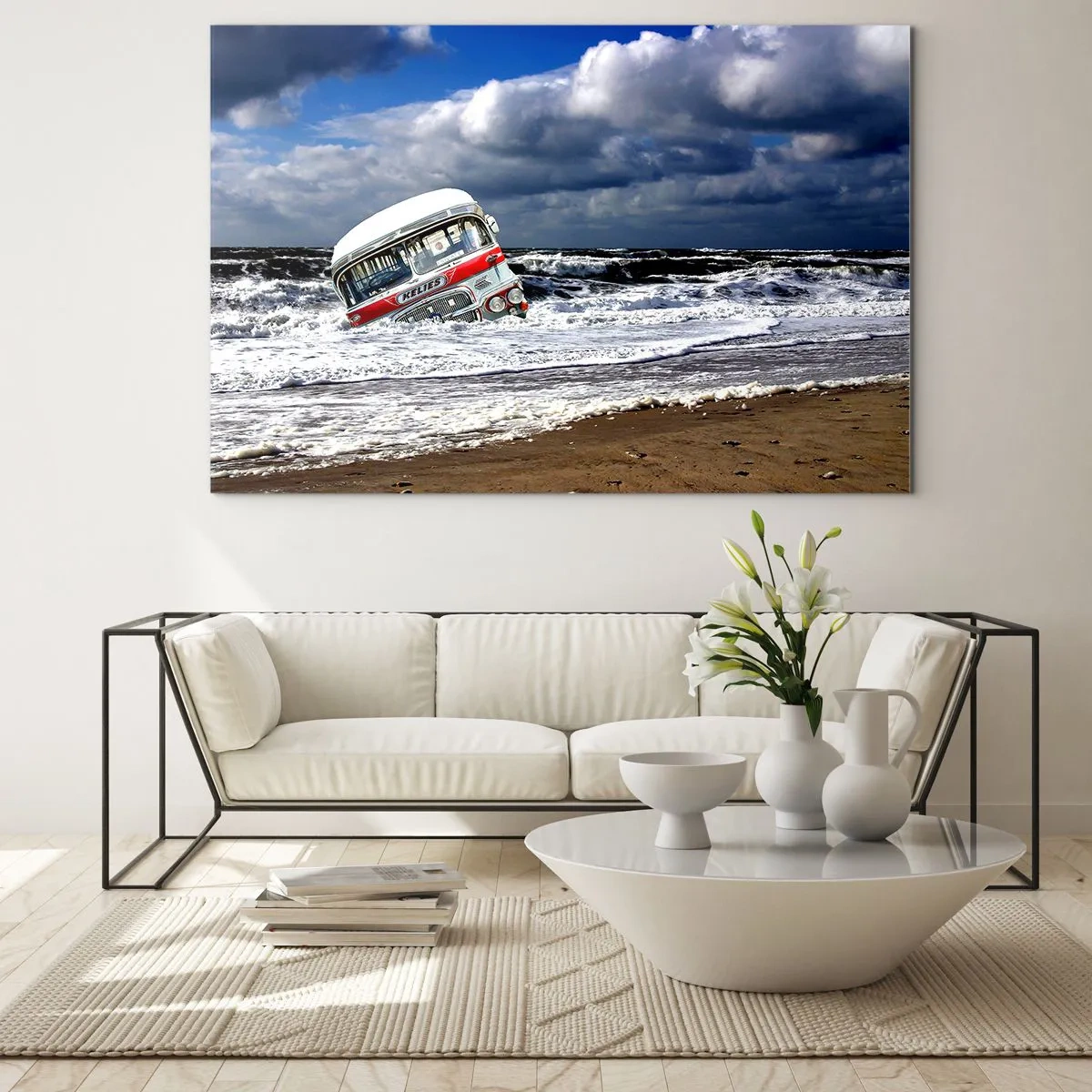 Glastavla - Bild på glas - En gammal buss i vattnet i ett stormigt hav - 70x50cm - Förvånad? - Modern väggdekoration för vardagsrum och sovrum ARTTOR