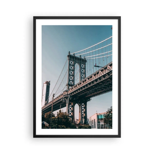 Affisch i svart ram - En hängbro i en modern stad mot en blå himmel - 50x70cm - Över stadens vågor - Modern väggdekoration för vardagsrum och sovrum ARTTOR