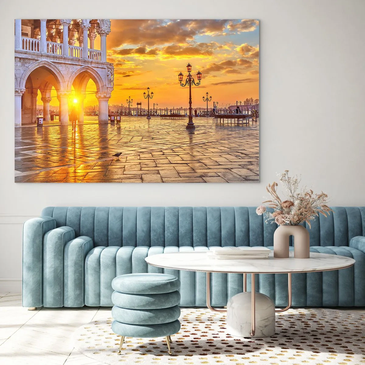 Glastavla - Bild på glas - Soluppgång över arkaderna och torget - 70x50cm - Var är alla? - Modern väggdekoration för vardagsrum och sovrum ARTTOR