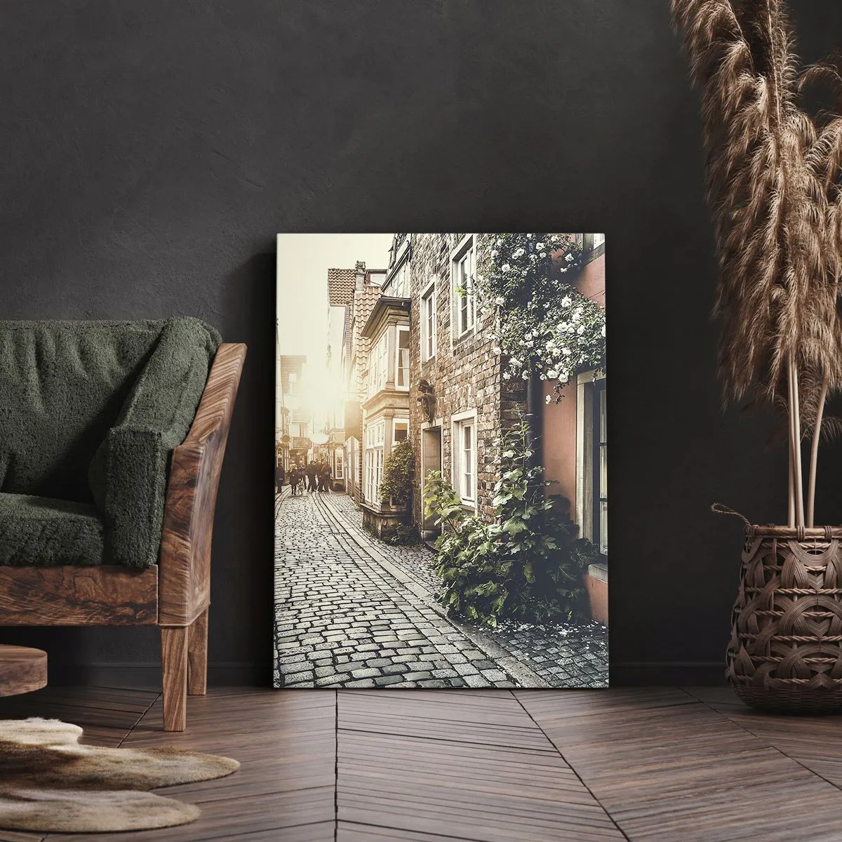 Canvastavla - Bild på duk - Rosgränd i rosa sken - 65x120 cm