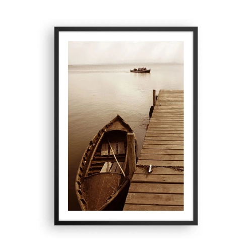 Affisch i svart ram - En båt vid en träpir i sepia - 50x70cm - Stora lugnet - Modern väggdekoration för vardagsrum och sovrum ARTTOR
