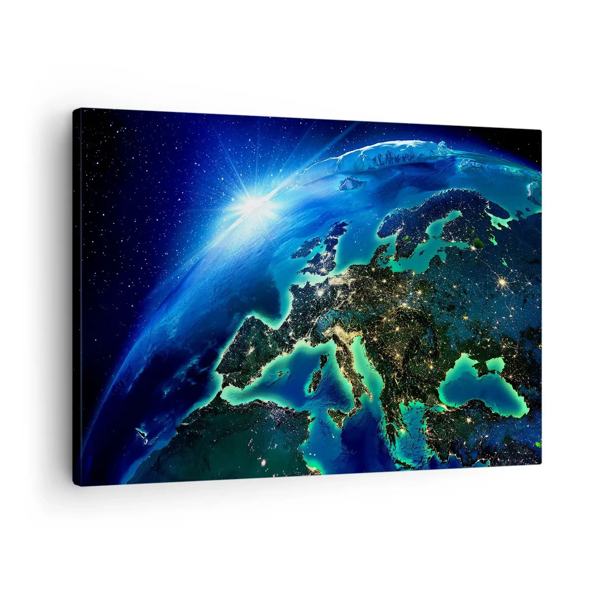 Canvastavla - Bild på duk - En vy över Europa från rymden i skenet av den uppgående solen. - 70x50cm - Glödande Europa - Modern väggdekoration för vardagsrum och sovrum ARTTOR