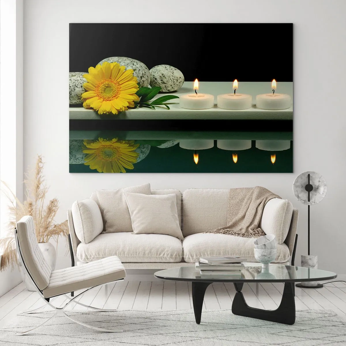 Glastavla - Bild på glas - Ljus, stenar och en gul blomma som reflekteras i vattnet - 70x50cm - Stilla sinnen - Modern väggdekoration för vardagsrum och sovrum ARTTOR
