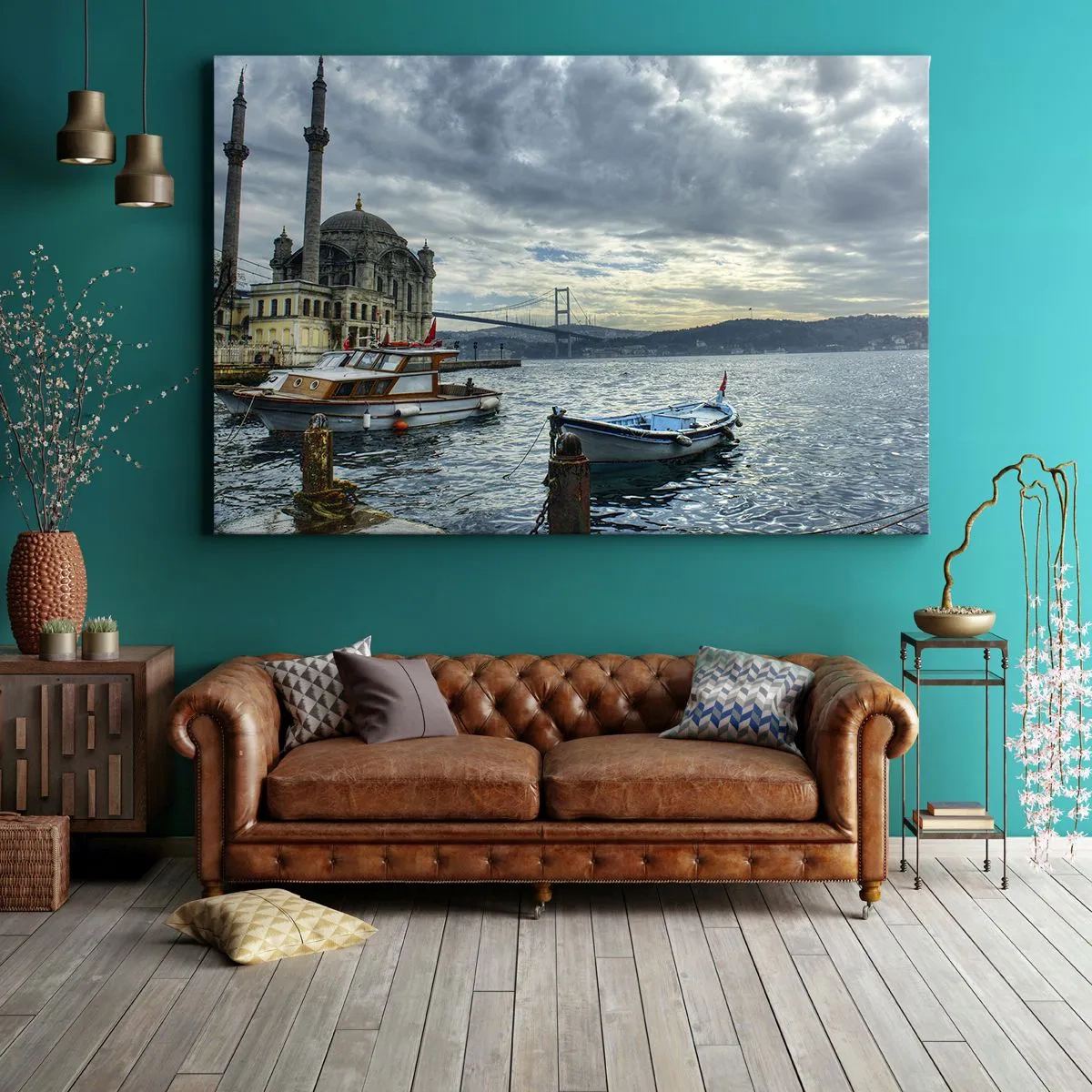 Canvastavla - Bild på duk - En historisk byggnad vid vattnet med båtar och en bro i bakgrunden - 70x50cm - På gränsen mellan världarna - Modern väggdekoration för vardagsrum och sovrum ARTTOR