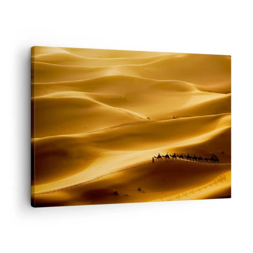 Canvastavla - Bild på duk - En karavan av kameler vandrar genom öknens gyllene sanddyner. - 70x50cm - En karavan på öknens vågor - Modern väggdekoration för vardagsrum och sovrum ARTTOR