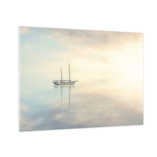 Glastavla - Bild på glas - En segelbåt som driver på ett lugnt hav i gryningen - 70x50cm - I ett hav av tystnad - Modern väggdekoration för vardagsrum och sovrum ARTTOR