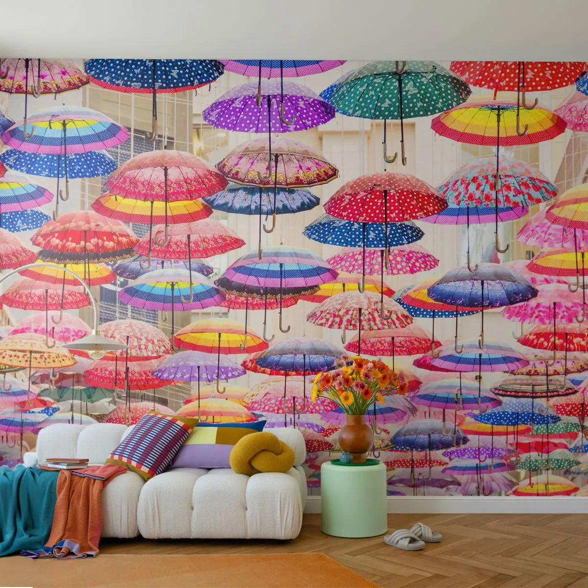 Fototapet Standard Eco - Färgglada paraplyer som hänger över gatan - 100x70cm - Stadsäng - Modern väggdekoration för vardagsrum och sovrum ARTTOR