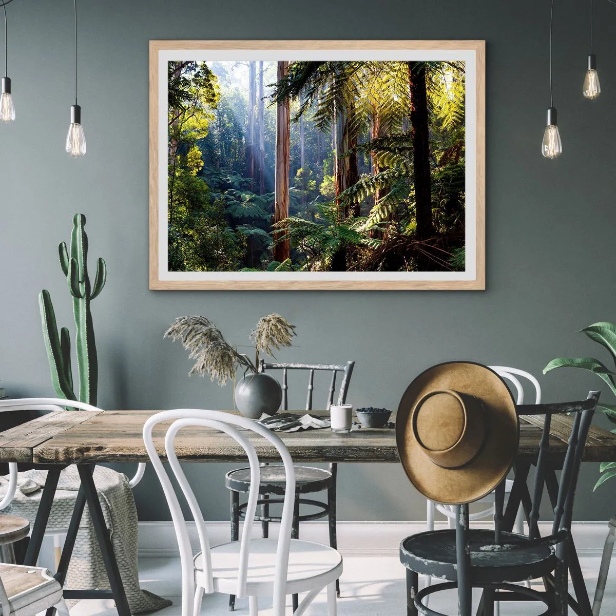 Affisch i ram av ljusek - Skogens saga - 70x50 cm