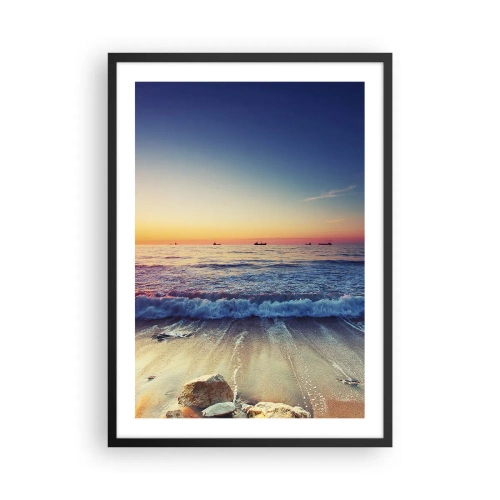 Affisch i svart ram - Solnedgång över havet med mjuka vågor på stranden - 50x70cm - Vad finns bortom horisonten? - Modern väggdekoration för vardagsrum och sovrum ARTTOR