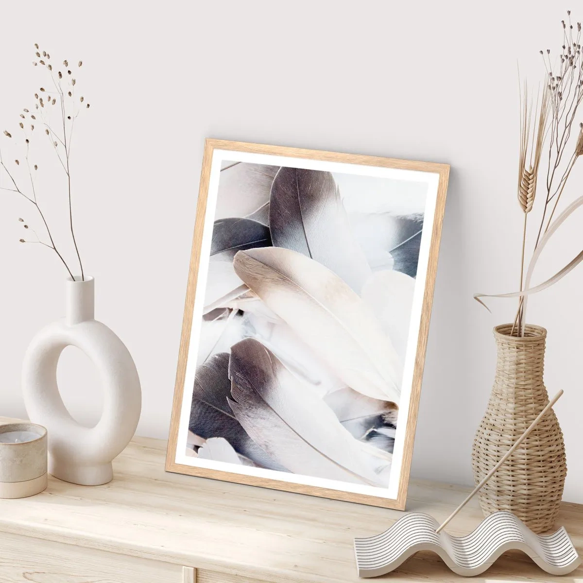 Affisch i ram av ljusek - Nästan änglalik - 61x91 cm