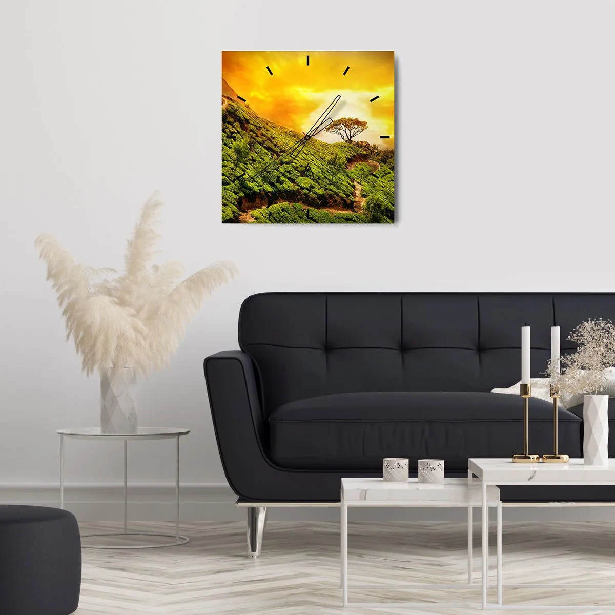 Väggklocka - Klocka på glas - Genom slingrande stig, grön backe - 30x30 cm