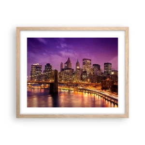 Affisch i ram av ljusek - Manhattan i violett och guld - 50x40 cm