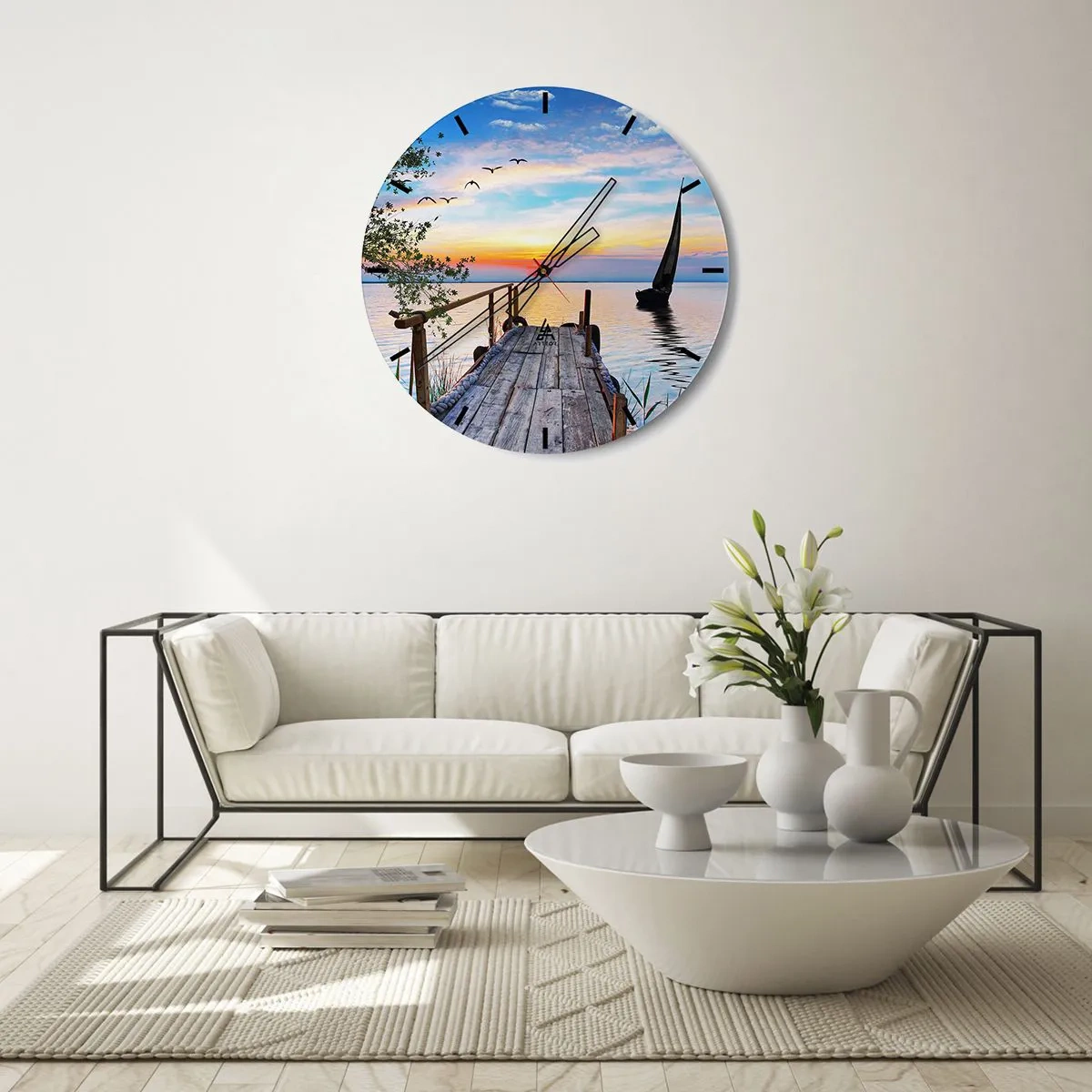 Väggklocka - Klocka på glas - En pir över sjön i ljuset av den nedgående solen - 30x30cm - God kväll - Modern väggdekoration för vardagsrum, kök och sovrum ARTTOR