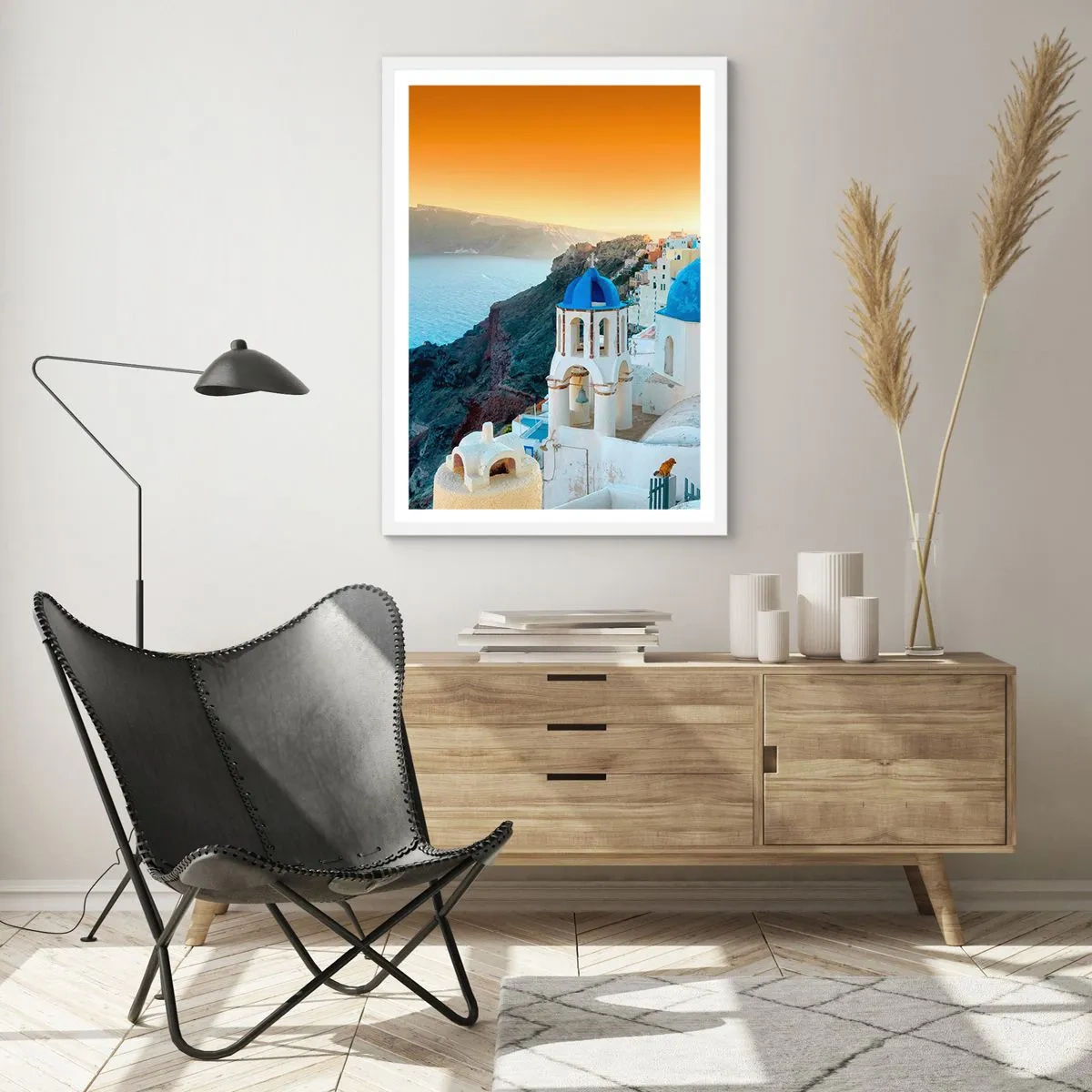 Affisch i vit ram - Santorini - inbäddat i berg - 30x40 cm