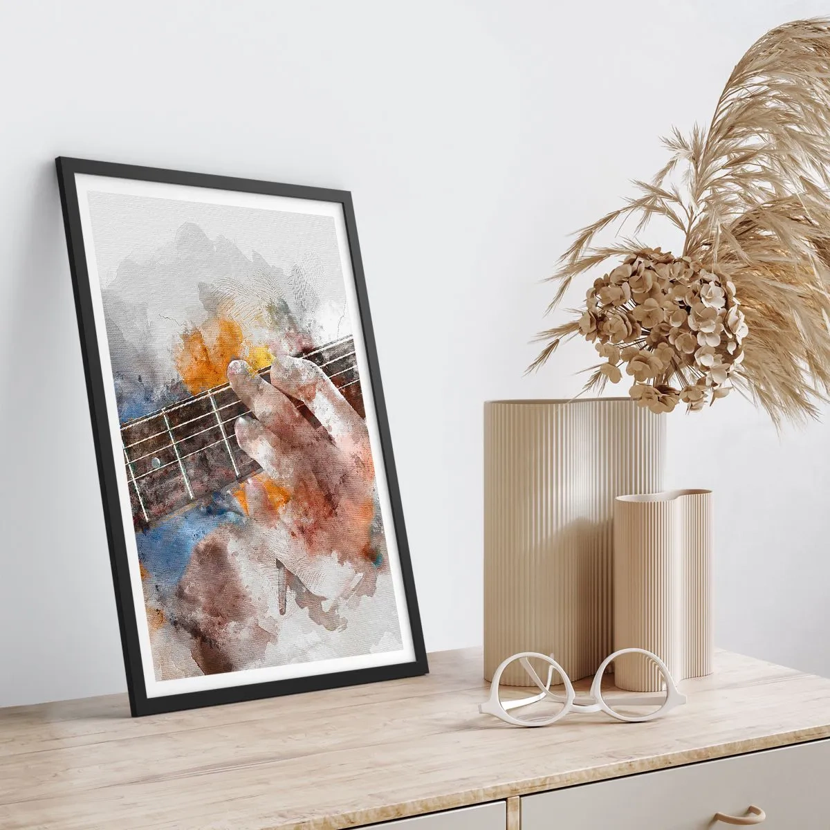 Affisch i svart ram - Konstnärlig hand som spelar gitarr i akvarellstil - 50x70cm - Poesi mellan strängarna - Modern väggdekoration för vardagsrum och sovrum ARTTOR