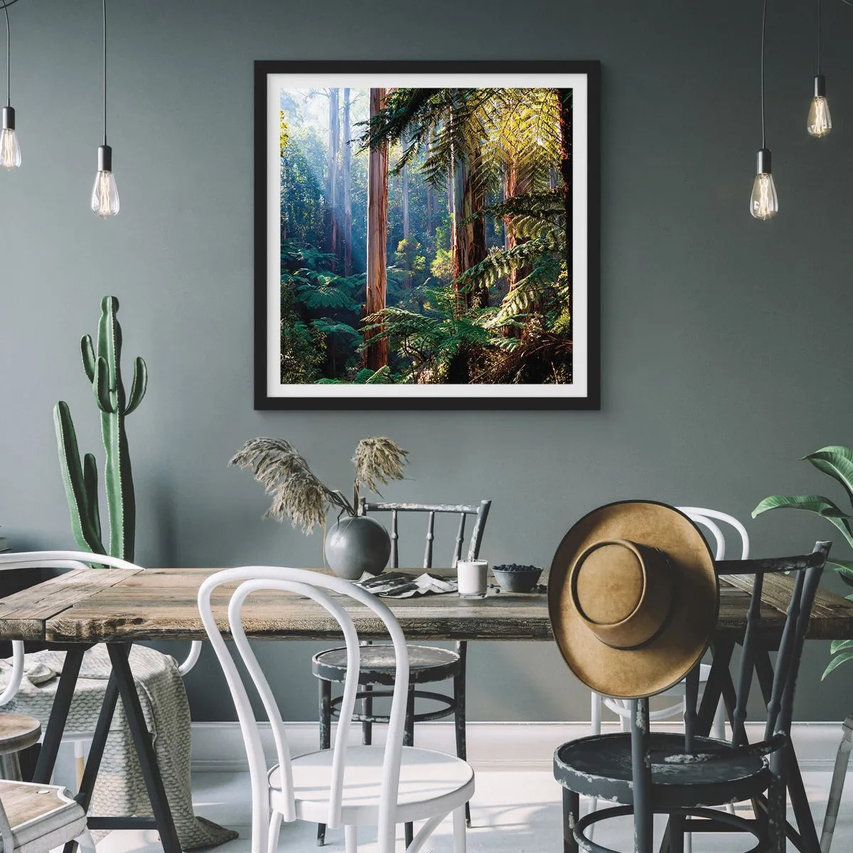 Affisch i svart ram - Skogens saga - 60x60 cm