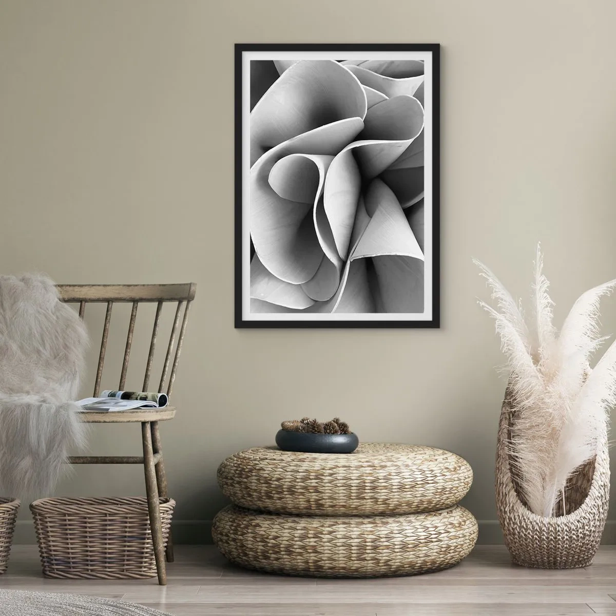 Affisch i svart ram - Det händer i rummet - 70x100 cm