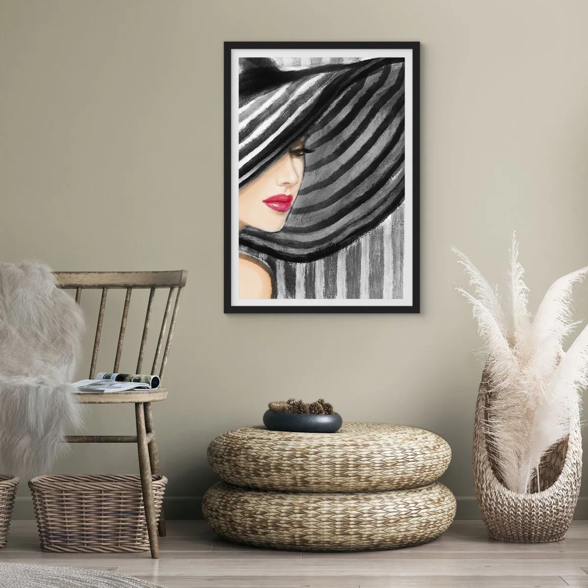 Affisch i svart ram - En kvinna i en bred hatt med röda läppar - 50x70cm - Var hittar jag dig? - Modern väggdekoration för vardagsrum och sovrum ARTTOR
