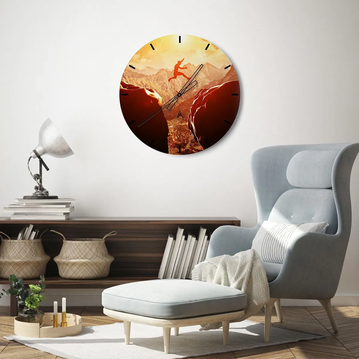 Väggklocka - Klocka på glas - Hoppar över en avgrund i bergen - 30x30cm - Passera gränser - Modern väggdekoration för vardagsrum, kök och sovrum ARTTOR
