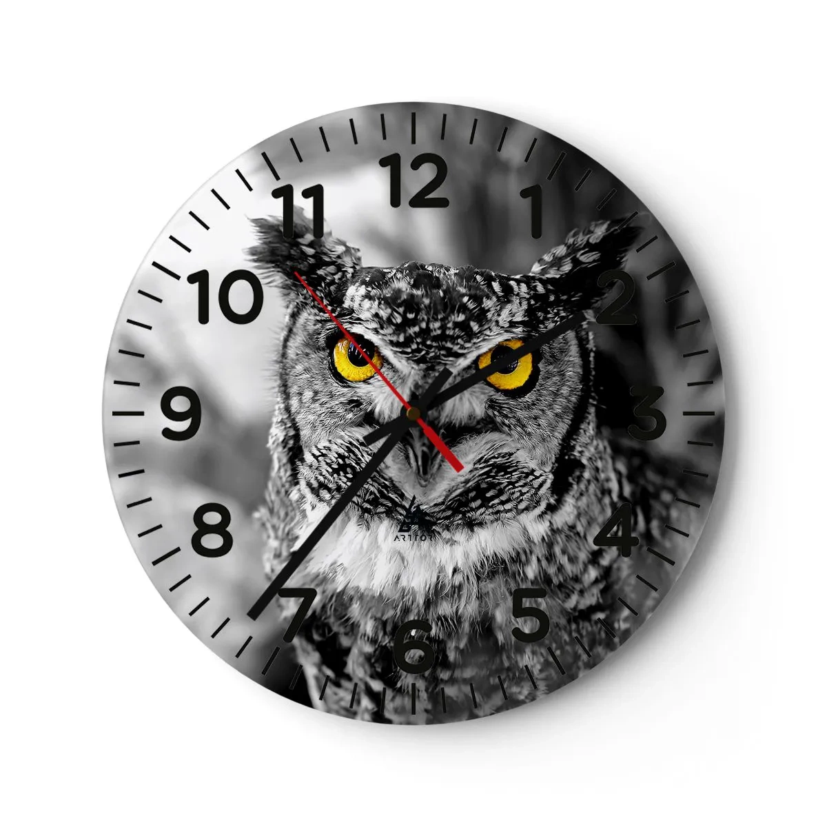 Väggklocka - Klocka på glas - Inget kommer undan - 30x30 cm