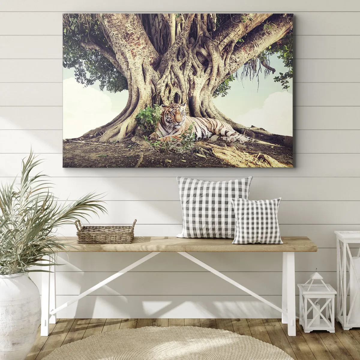 Canvastavla - Bild på duk - En tiger som vilar under ett utbredande träd - 70x50cm - Vi från Första Moseboken - Modern väggdekoration för vardagsrum och sovrum ARTTOR