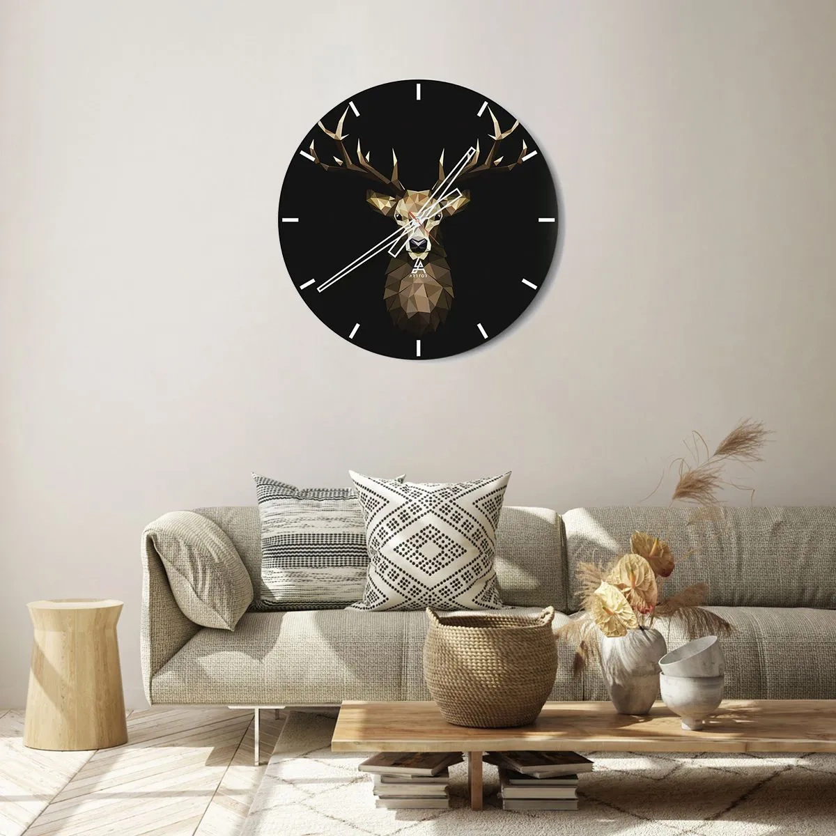 Väggklocka - Klocka på glas - Geometrisk bild av en hjort på svart bakgrund - 30x30cm - Kubistisk hjort - Modern väggdekoration för vardagsrum, kök och sovrum ARTTOR