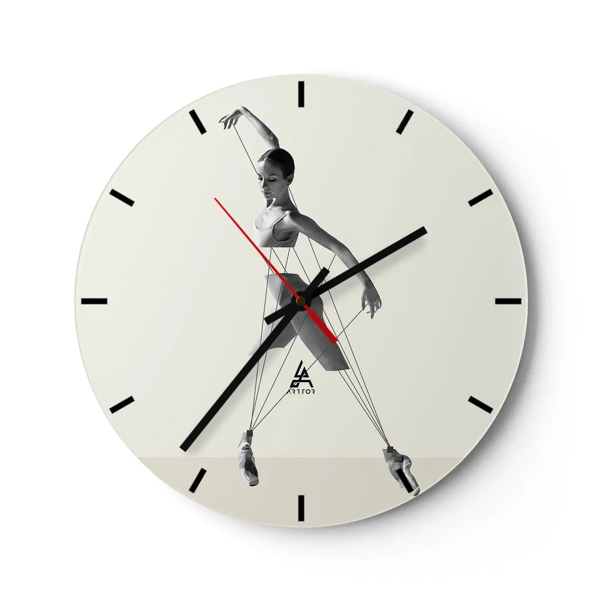 Väggklocka - Klocka på glas - En svartvit ballerina stiliserad som en docka mot en ljus bakgrund. - 30x30cm - I världens teater - Modern väggdekoration för vardagsrum, kök och sovrum ARTTOR