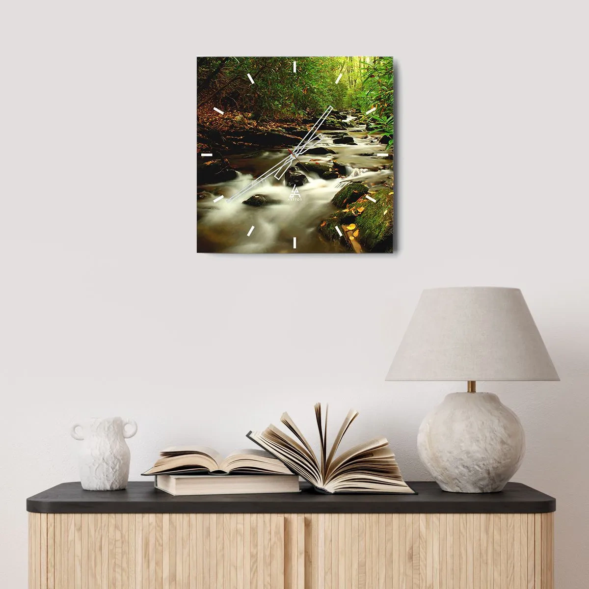 Väggklocka - Klocka på glas - Som flytande silver - 30x30 cm