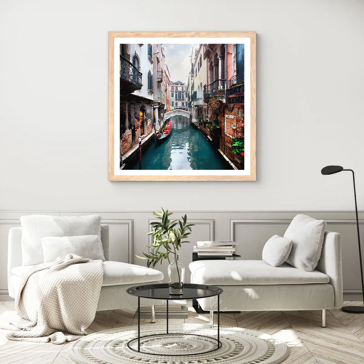 Affisch i ram av ljusek - Venedig-landskap med gondol och bro - 40x40 cm