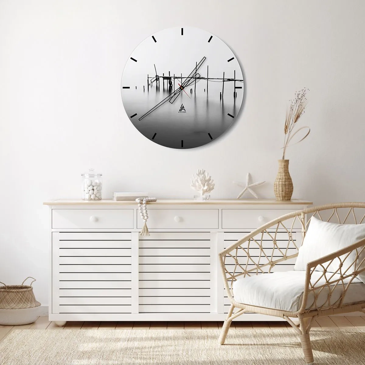 Väggklocka - Klocka på glas - En minimalistisk pir på lugnt vatten i grå nyanser - 30x30cm - Och om världen inte finns? - Modern väggdekoration för vardagsrum, kök och sovrum ARTTOR