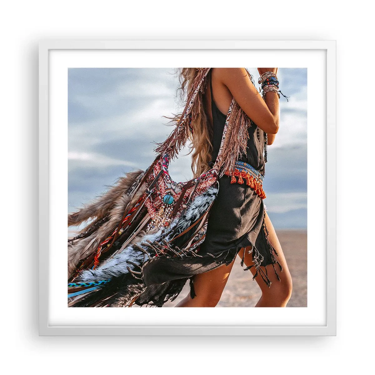 Affisch i vit ram - Shamanens flicka - 50x50 cm