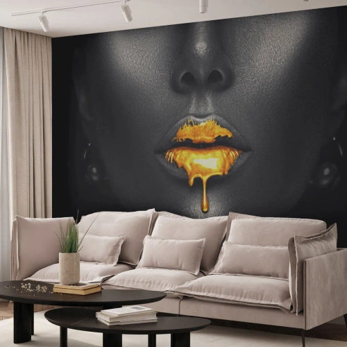 Självhäftande Fototapet Deluxe Sticker - Guldmun - Abstraktion, Kvinnans mun, Kvinnans ansikte - 100x70 cm