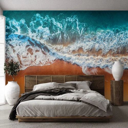 Fototapet Standard Eco - Fågelperspektiv på havsvågor som slår mot en sandstrand - 100x70cm - Alltid i par - Modern väggdekoration för vardagsrum och sovrum ARTTOR