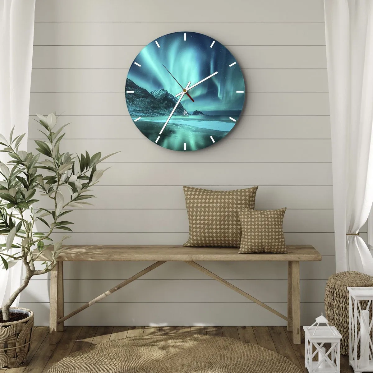 Väggklocka - Klocka på glas - Aurora Borealis över den bergiga kusten på natten - 30x30cm - Nordens underverk - Modern väggdekoration för vardagsrum, kök och sovrum ARTTOR