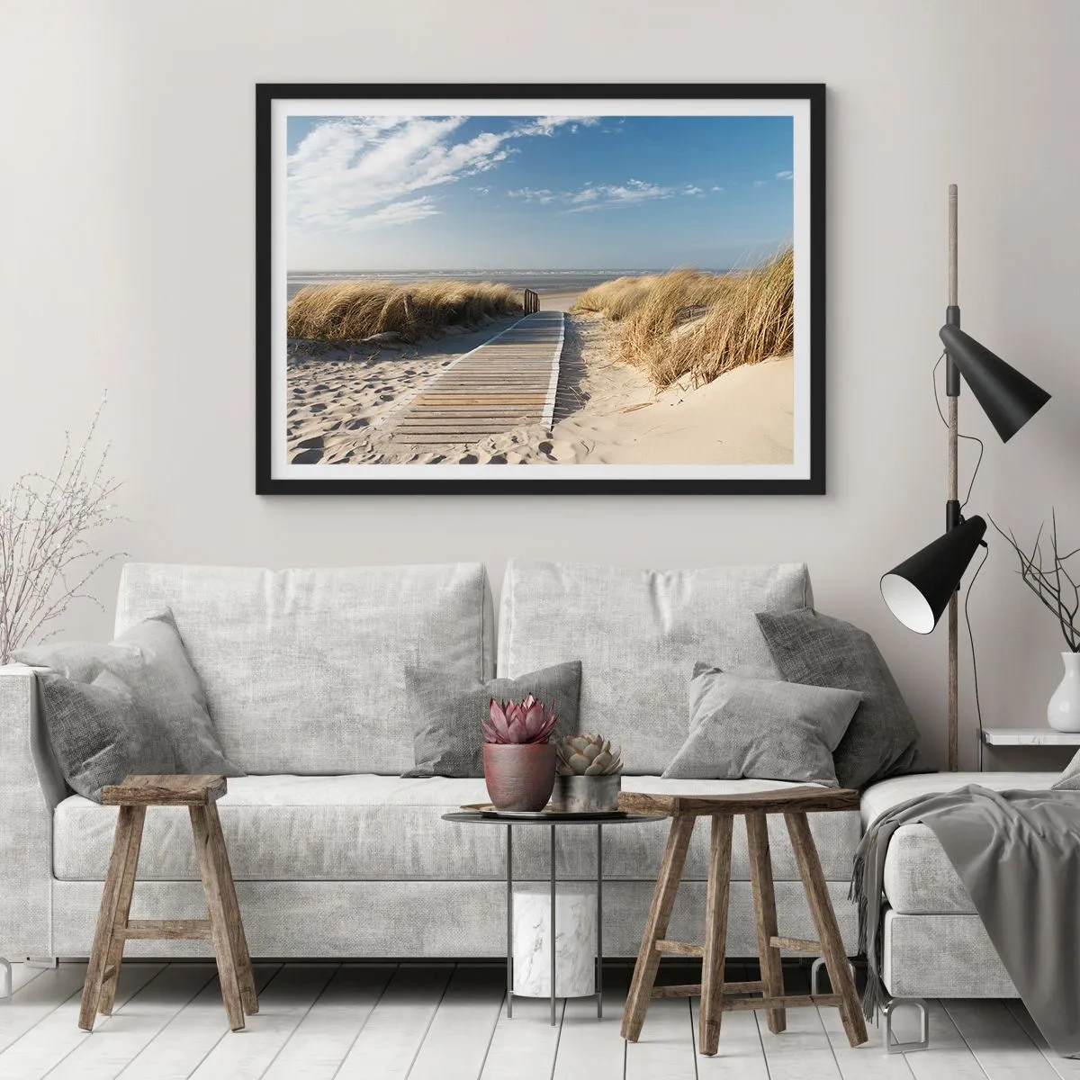 Affisch i svart ram - Bortom sanddynan, i gräsets brus - 70x50 cm
