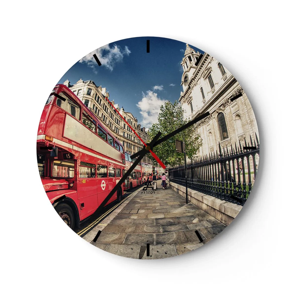 Väggklocka - Klocka på glas - En röd dubbeldäckarebuss på en stadsgata på en solig dag - 30x30cm - Londongata i grå och röd - Modern väggdekoration för vardagsrum, kök och sovrum ARTTOR
