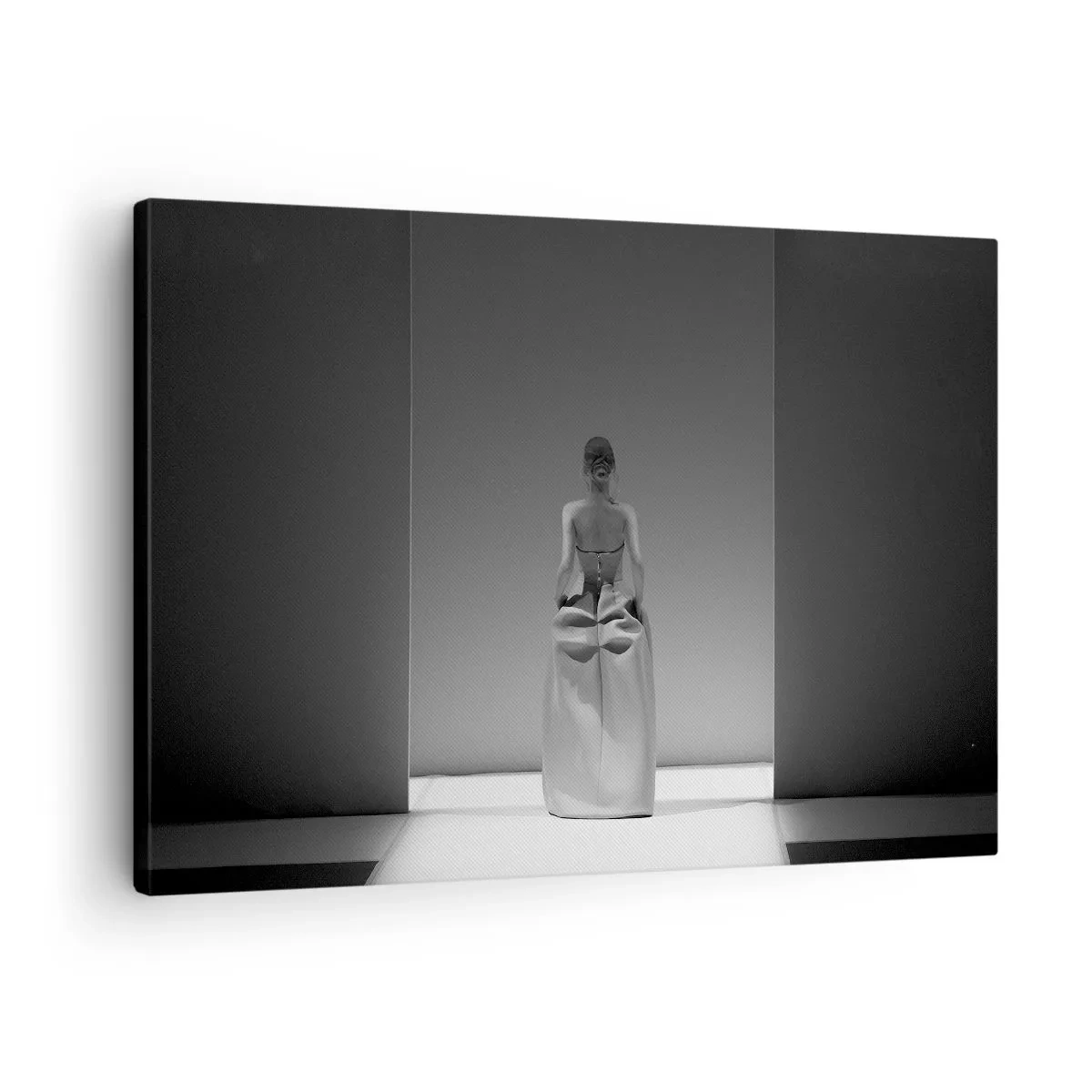 Canvastavla - Bild på duk - En svartvit målning med en minimalistisk scen av en kvinna i ett geometriskt rum. - 70x50cm - Raffinerad enkelhet - Modern väggdekoration för vardagsrum och sovrum ARTTOR