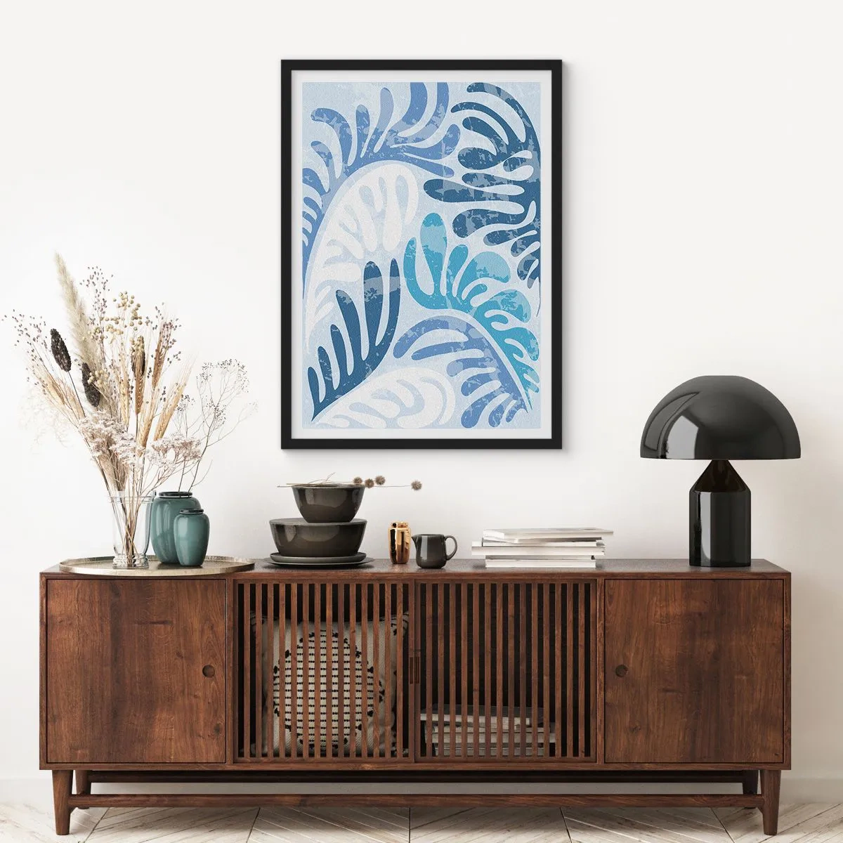 Affisch i svart ram - Abstrakt komposition av löv i nyanser av blått - 50x70cm - Blåa ormbunkar - Modern väggdekoration för vardagsrum och sovrum ARTTOR