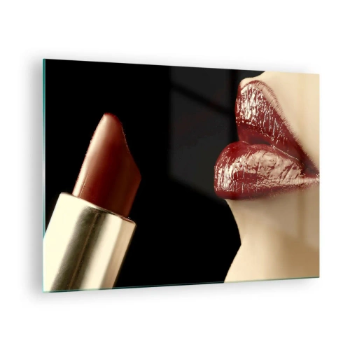 Glastavla - Bild på glas - Sensuella läppar med crimson läppstift på en mörk bakgrund - 70x50cm - Karminets sensualitet och glans - Modern väggdekoration för vardagsrum och sovrum ARTTOR