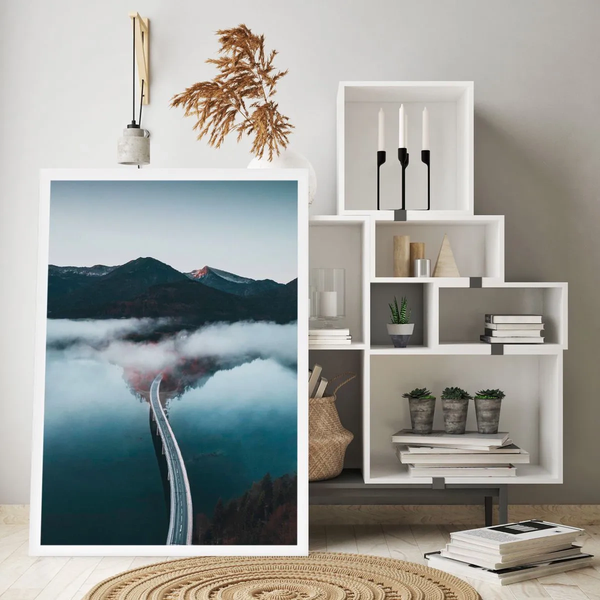 Affisch - Över ett vatten som är så slätt som en spegel - 70x100 cm