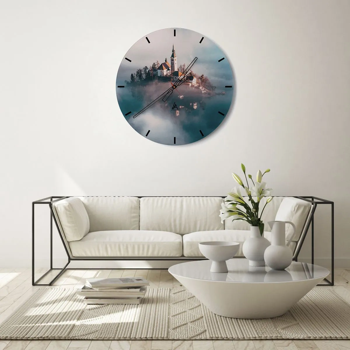Väggklocka - Klocka på glas - En ö med en kyrka omgiven av dimma och vatten - 30x30cm - Drömö - Modern väggdekoration för vardagsrum, kök och sovrum ARTTOR