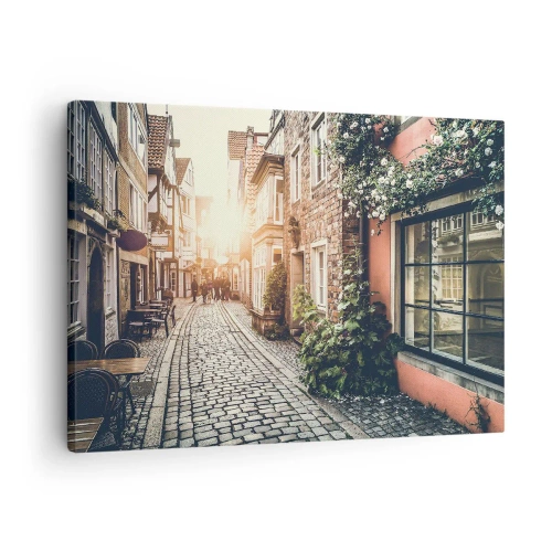 Canvastavla - Bild på duk - En charmig gata med stenbeläggning och blommor - 70x50cm - Rosgränd i rosa sken - Modern väggdekoration för vardagsrum och sovrum ARTTOR