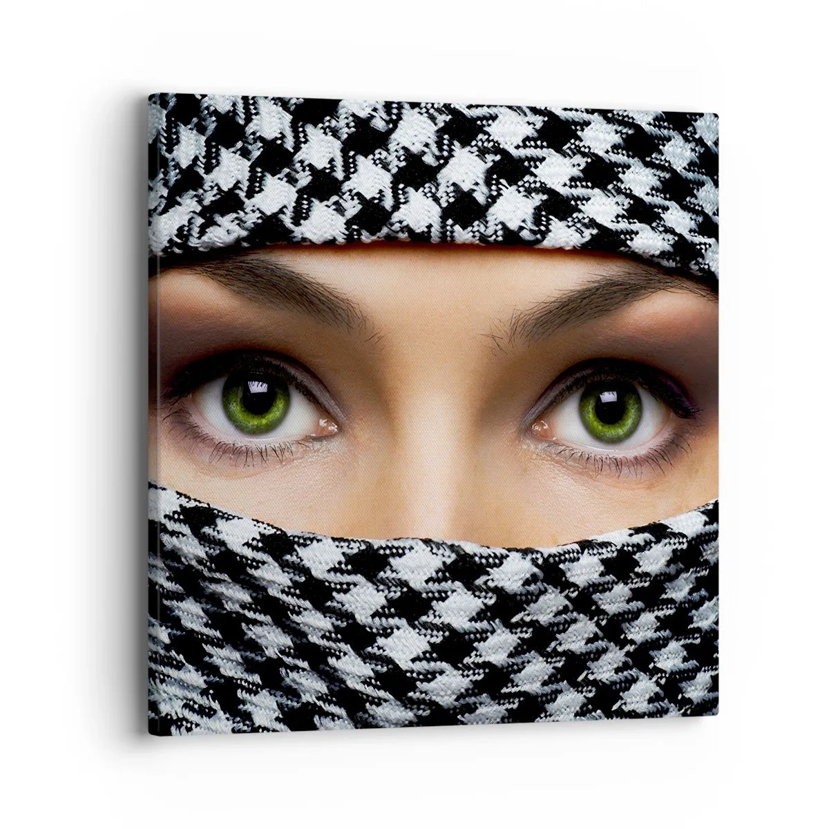 Canvastavla - Bild på duk - Beslöjad grönögd skönhet - 40x40 cm