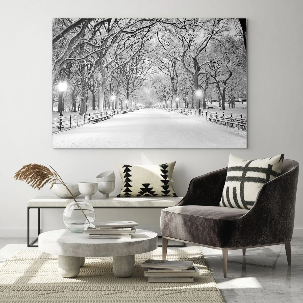 Glastavla - Bild på glas - Vinterträdgränd i parken med ljus och snö - 70x50cm - De fyra årstiderna - vinter - Modern väggdekoration för vardagsrum och sovrum ARTTOR