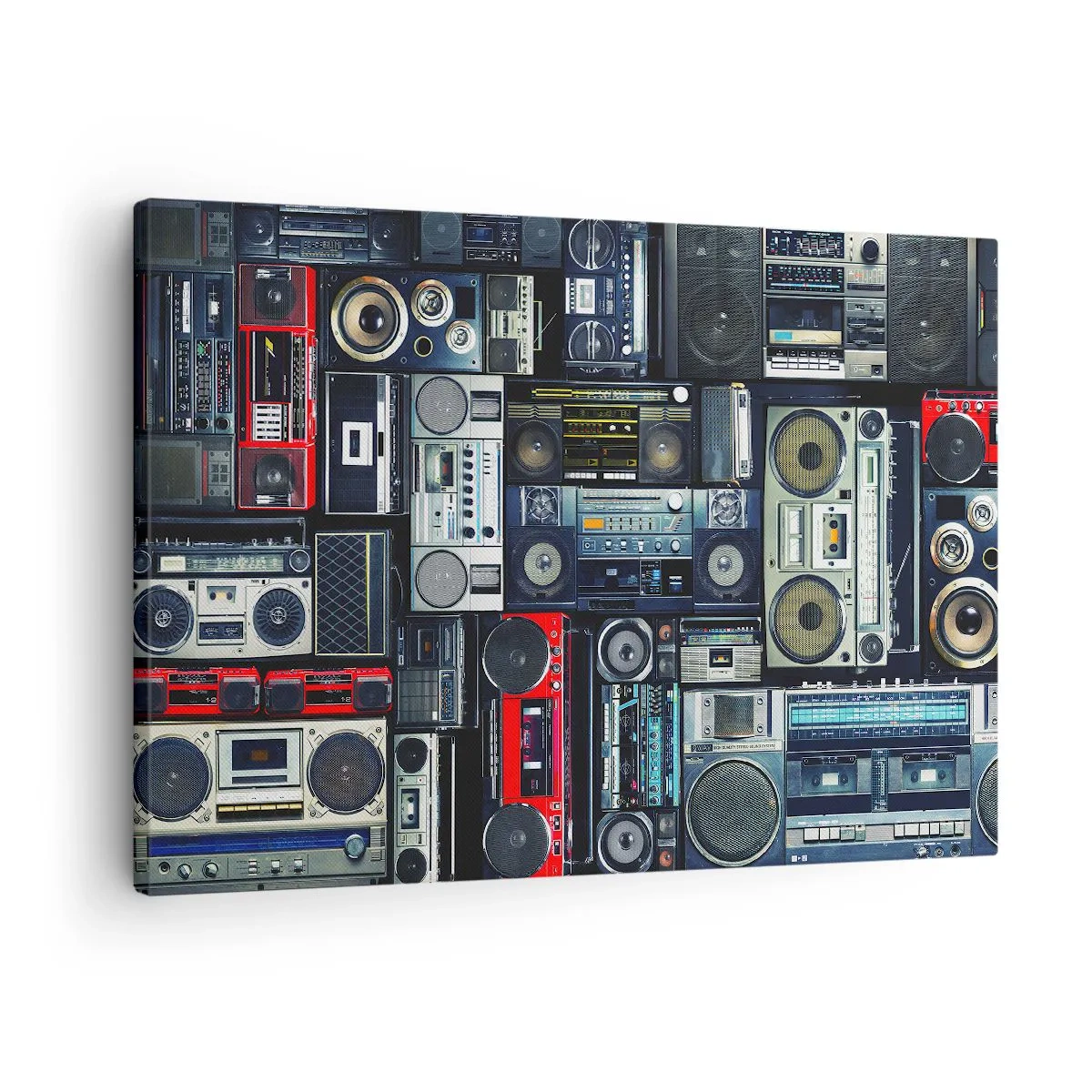 Canvastavla - Bild på duk - Ett collage av retro bandspelare och vintagehögtalare. - 70x50cm - Längtan efter 80-talet - Modern väggdekoration för vardagsrum och sovrum ARTTOR