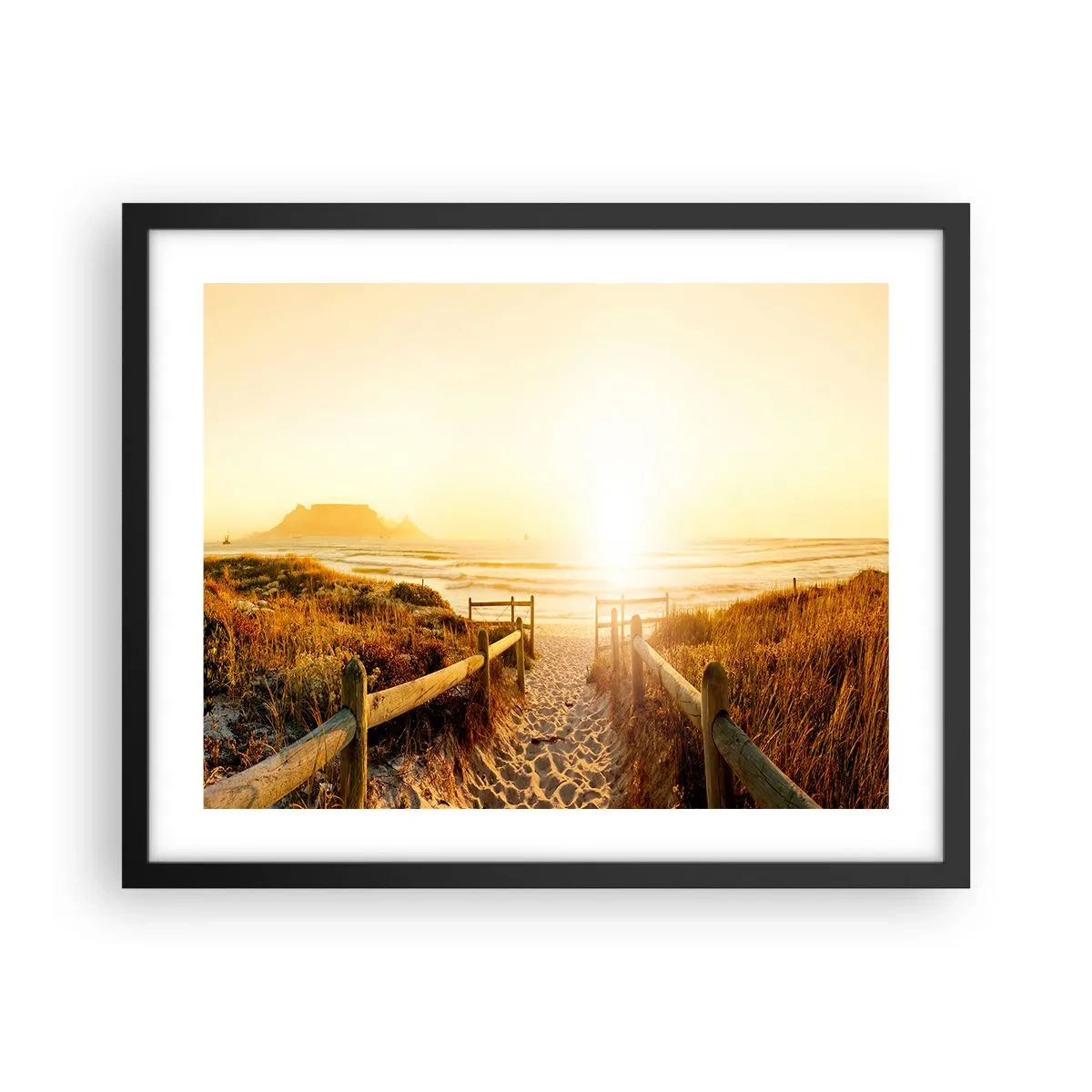 Affisch i svart ram - Genom sanddynan mot solen - 50x40 cm