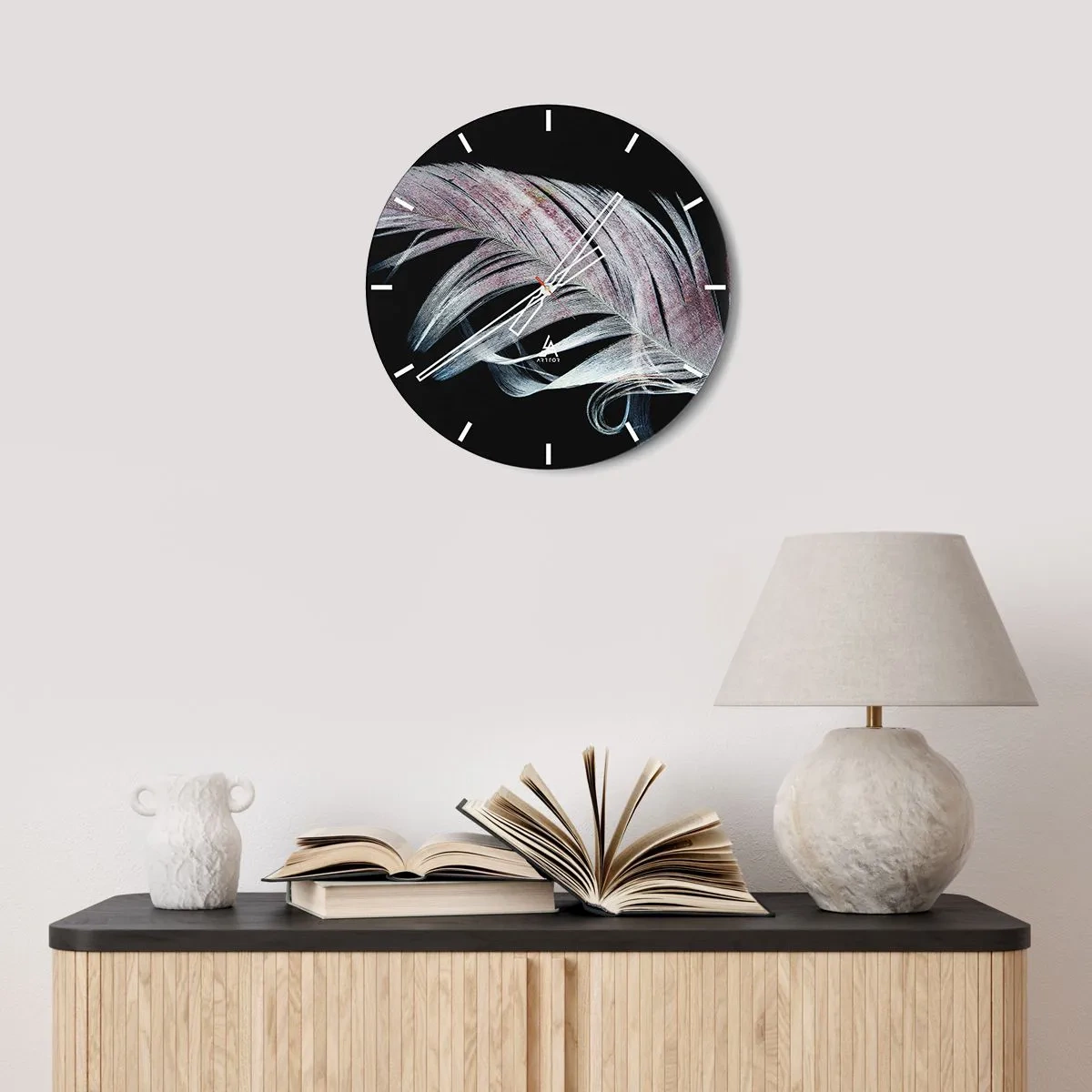 Väggklocka - Klocka på glas - En delikat fjäder i pastellfärger mot svart bakgrund - 30x30cm - Tänk på smekning - Modern väggdekoration för vardagsrum, kök och sovrum ARTTOR
