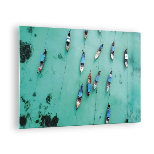 Glastavla - Bild på glas - Båtar på turkost vatten sett från ovan - 70x50cm - Under en glad väntan - Modern väggdekoration för vardagsrum och sovrum ARTTOR